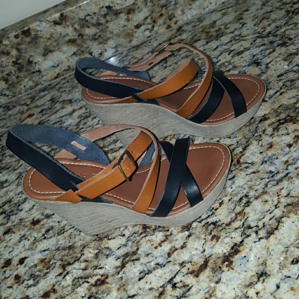 brown/black wedges